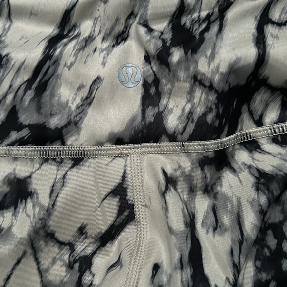 Lululemon crop 17” leggings sz 6 - Picture 5 of 6